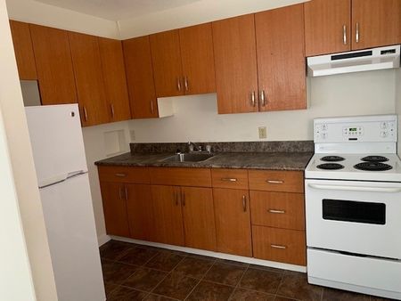 1 BDRM/1 BATH - 1909 7TH ST E - Available FEB 1 - Photo 5