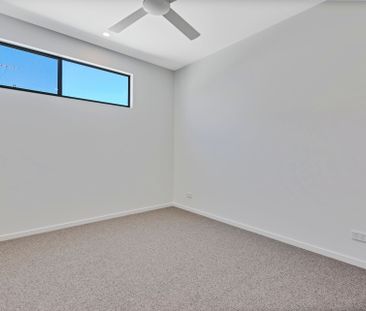 Luxurious Top Floor Unit with Terrace, Ocean Views. Water and Elect... - Photo 1