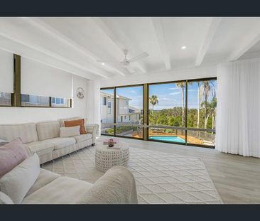 Beachfront Living Opposite Lighthouse Beach - Photo 2