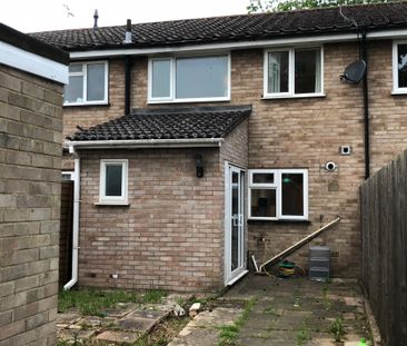 Available Lovely 3 Bedroom House Queens Park - Photo 4