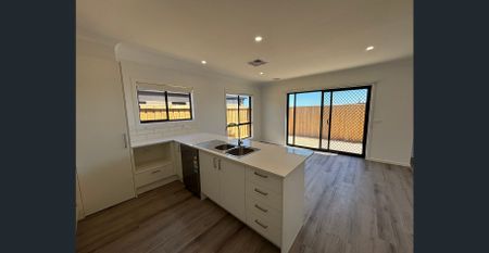 Modern Family Home in Tarneit with 4 Bedrooms - Photo 5