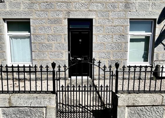 3 Bed Flat, Elmbank Terrace, AB24 - Photo 1