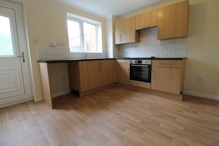 3 bedroom semi-detached house to rent - Photo 5