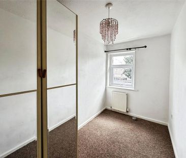 3 bedroom end of terrace house to rent - Photo 3