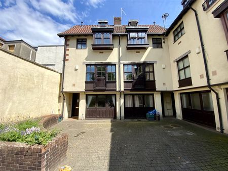 3 Bedroom - Photo 3