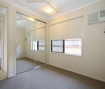 Quality Home - Fully Airconditioned - Tiled Garage - Access to Back... - Photo 6