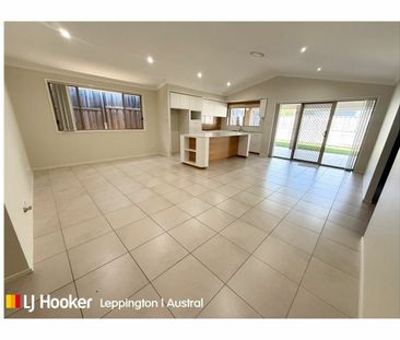 SLEEK & SPACIOUS MODERN HOME - Photo 4