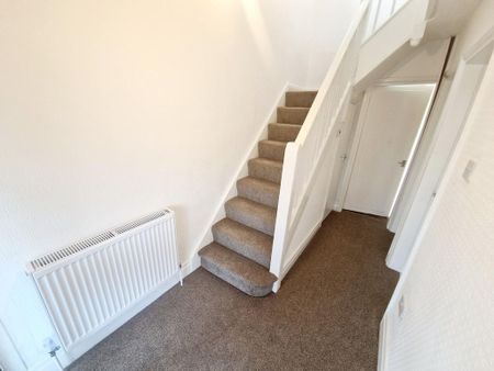 3 bedroom semi-detached house to rent - Photo 2
