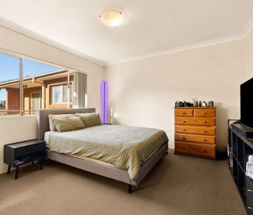 Boutique 'Villa Style' Two Bedroom Apartment in the Heart of Enfiel... - Photo 1