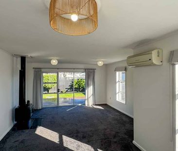 Natural Lighting, Three Bedroom Home On Beautiful Grounds! - Photo 1