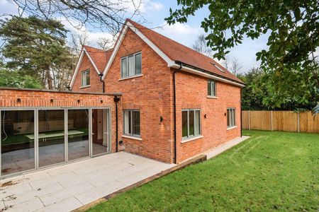 An exceptional home having recently been refurbished and extended. - Photo 5
