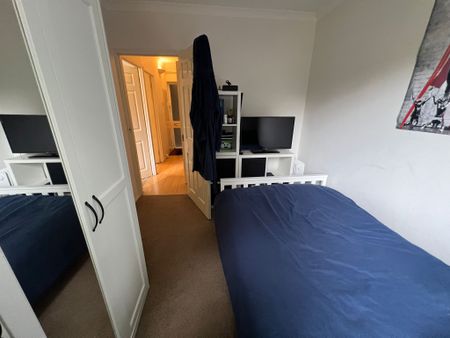 2 bedroom apartment to rent Southwood Court, Pine Grove, Weybridge, KT13 - Photo 2