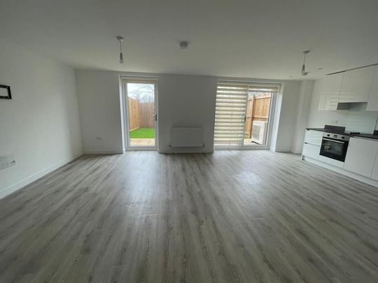 4 bedroom terraced house to rent - Photo 1