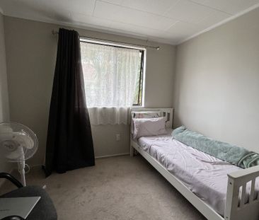 Tidy Three Bedroom Home - Photo 1