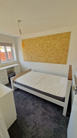 5 Bed Student Accommodation - Photo 2