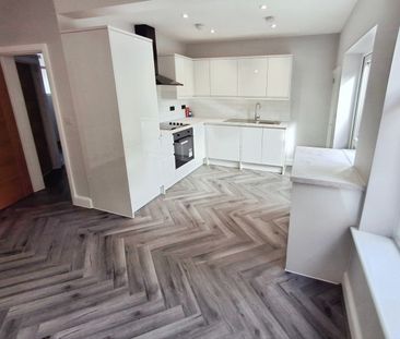 Three-Bedrooms Semi-Detached House - Photo 5
