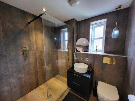 4 bedroom semi-detached house to rent - Photo 5