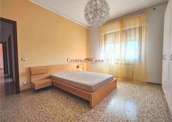 Appartamento con 2 camere, arredato.