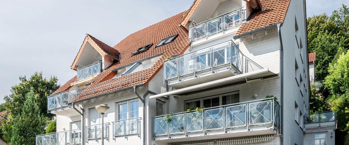 Bald renovierte Wohnung mit Balkon, Einbauküche und traumhaftem Blick am Südhang von Oerlinghausen - Photo 1