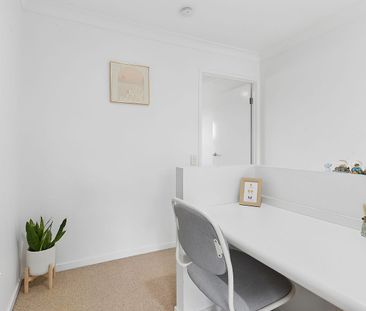 Contemporary Townhouse Living in Coopers Plains – Stylish 2-Bedroom... - Photo 3