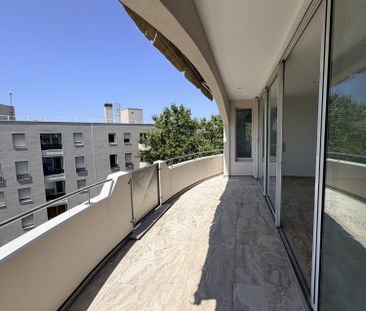 Location Appartement 5 pièces 121m² VILLEURBANNE 69100 - Photo 6