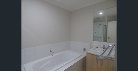 Modern 4 bedroom home - Photo 5