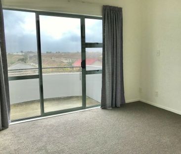 2 Level - 2 Bedroom Apartment - 2 carparks - Photo 5