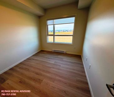 BRAND NEW MOUNTAIN VIEW 1 BED 1 BATH 3RD-FLOOR APARTMENT WITH ON-SI... - Photo 5
