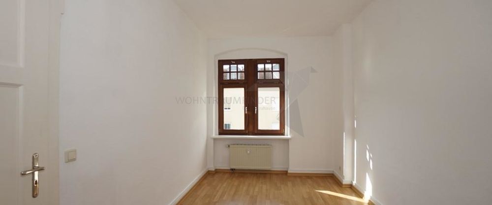 Romantische 3-Raum-Altbauwohnung mit Einbauküche und charakteristischen Türen - Foto 1