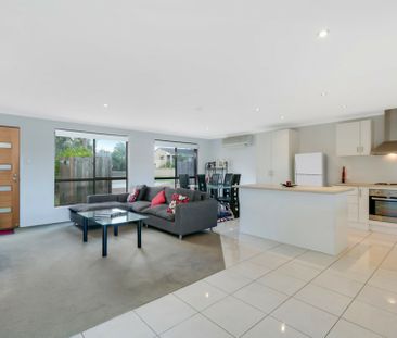 CHARMING 3 BEDROOM HOME CLOSE TO EVERYTHING - Photo 4