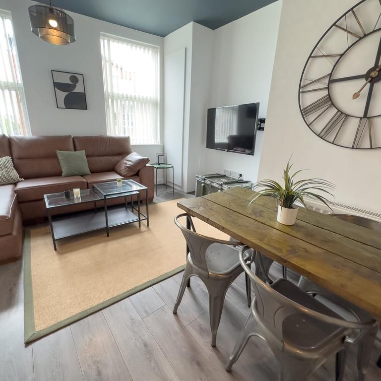 5 bedroom terraced house to rent - Photo 1