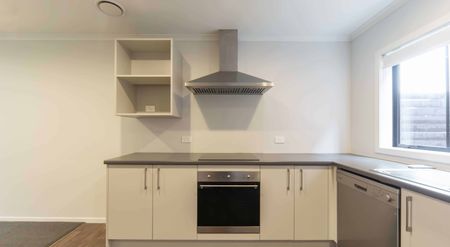 Cozy Two Bedroom Townhouse - Photo 5