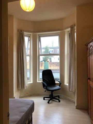 1 Bed Flat, Plymouth Grove, M13 - Photo 3