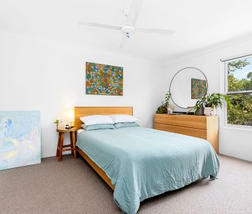 Stylish parkside retreat with lock-up over-sized garage - Photo 6