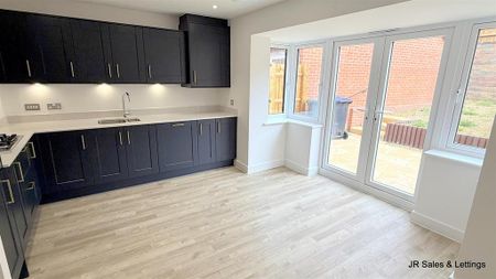3 bedroom semi-detached house to rent - Photo 3
