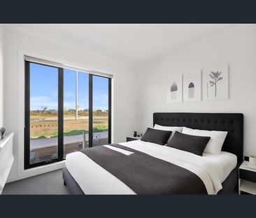 21 Callaway St, Mambourin, Vic 3024 - Photo 2