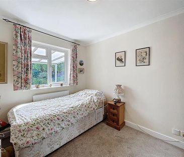 2 bedroom semi-detached bungalow to rent - Photo 6