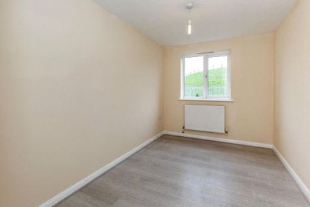 3 bedroom apartment to rent - Photo 4