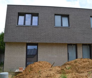 TE HUUR: Moderne woning met 3 slaapkamers in Heusden! - Photo 1