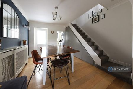 2 bedroom end of terrace house to rent - Photo 2