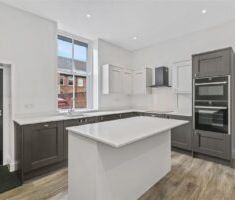 1 BEDROOM Apartment - Ground Floor - Photo 3