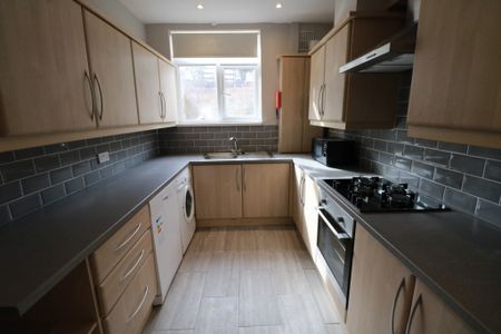 2 Bedroom Terraced To Rent in Nottingham - Photo 4