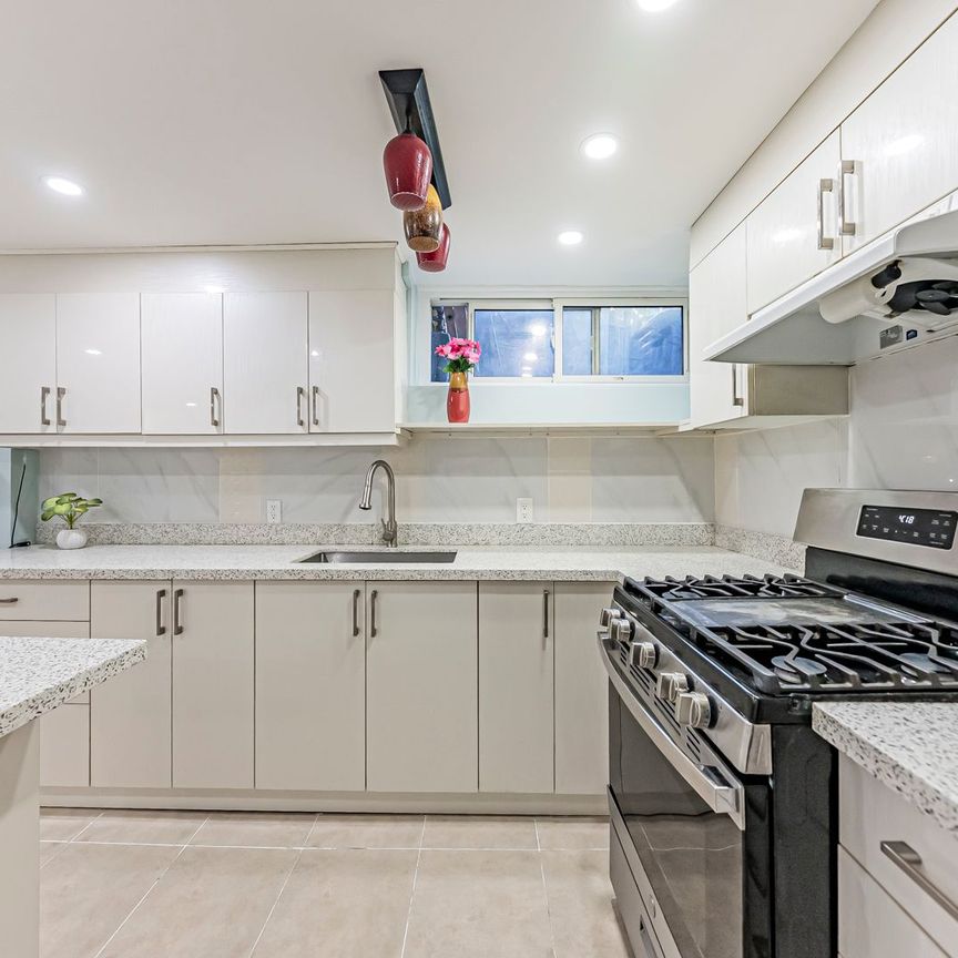 For Lease - 43 Sherwood Forest Drive, Markham, Ontario - Photo 1