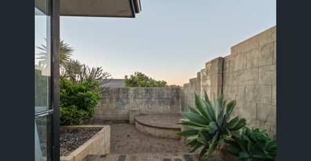 Spacious 5-Bedroom Family Home in the Heart of Craigie - Photo 4