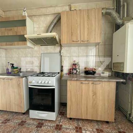 Apartament 2 camere, decomandat, centrala proprie, zona 1 Mai - Fotografie 1