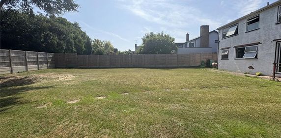 5 bedroom detached house to rent - Photo 2