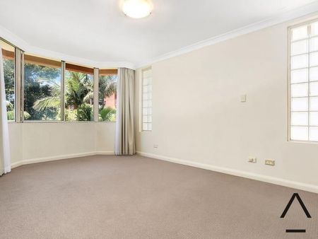 Spacious 3 Bedroom Apartment with City View - Photo 2