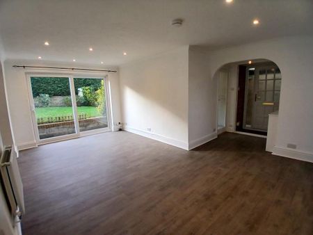 3 bedroom detached bungalow to rent - Photo 2