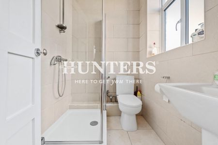 3 bedroom Flat To Let - Photo 5