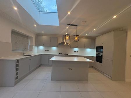 3 bedroom semi-detached house to rent - Photo 4